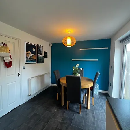 Cosy Private Room Near City Centre - Free Parking *