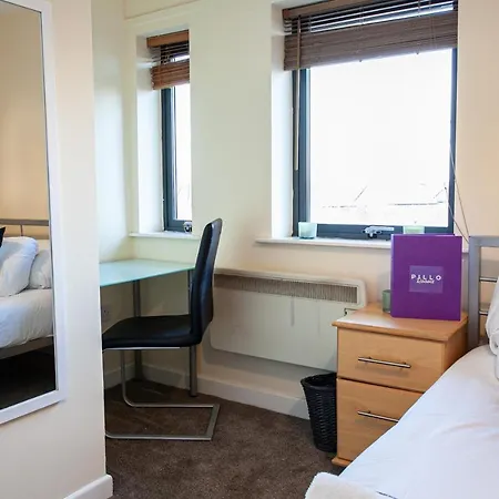 Spacious 3 Bedroom Near City Centre With All Amenities *