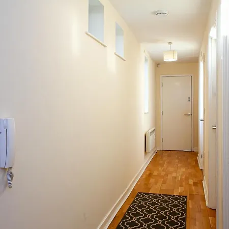 Spacious 3 Bedroom Near City Centre With All Amenities * Manchester