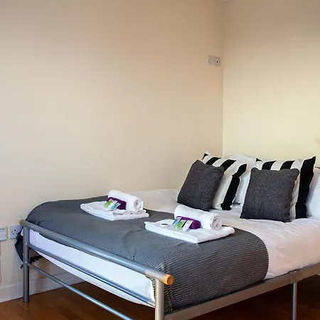 Spacious 3 Bedroom Near City Centre With All Amenities Apartmán