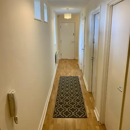 Spacious 3 Bedroom Near City Centre With All Amenities