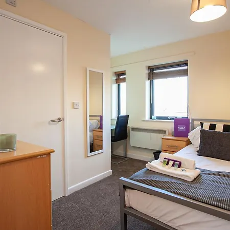 Spacious 3 Bedroom Near City Centre With All Amenities * Manchester