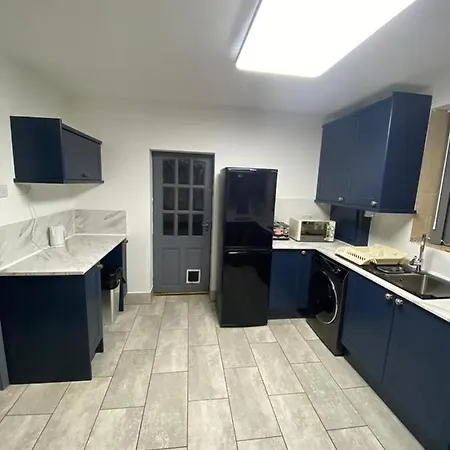 Aylesbury Dwelling Guest house Manchester