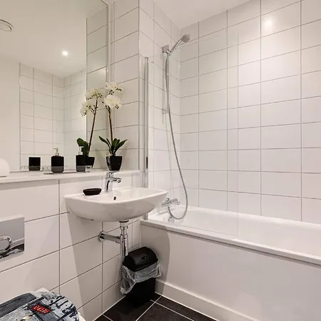 Apartment Stylish And Stunning Waterside Apt - Old Trafford