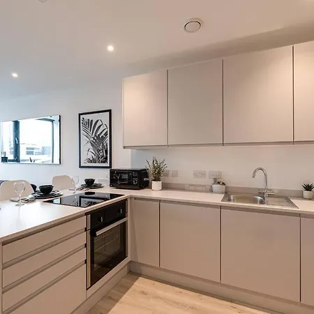 Stylish And Stunning Waterside Apt - Old Trafford Apartment
