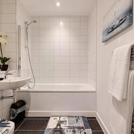 Stylish And Stunning Waterside Apt - Old Trafford