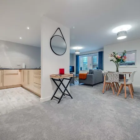 Pass The Keys Spacious With Parking *