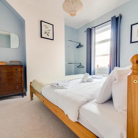 펜션 Cheerful 2 Bedroom Property Levenshulme