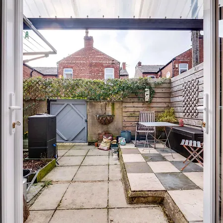 펜션 Cheerful 2 Bedroom Property Levenshulme *
