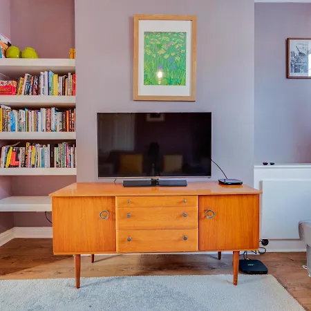 펜션 Cheerful 2 Bedroom Property Levenshulme *