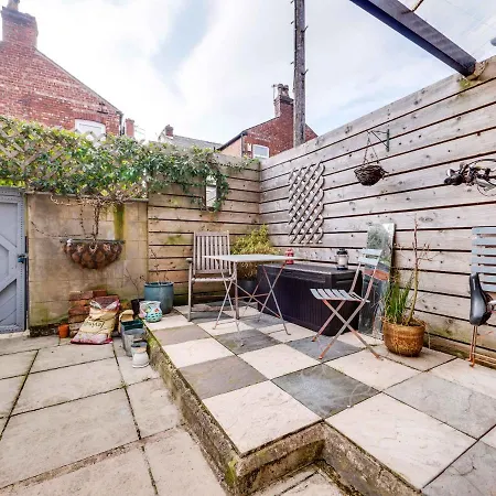 Holiday home Cheerful 2 Bedroom Property Levenshulme *