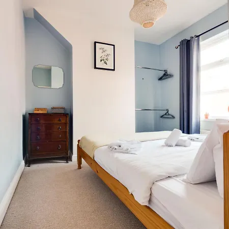 펜션 Cheerful 2 Bedroom Property Levenshulme *