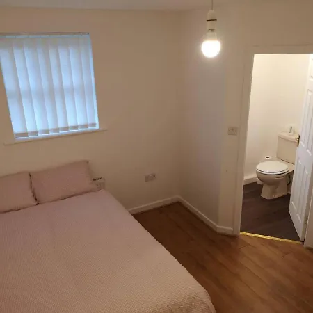 Quiet Residential Area Within Easy Reach To Town Holiday home *