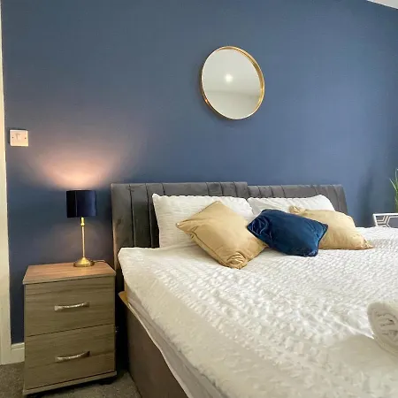 Spacious 2bed With Free Parking! 15min To & Christie Nhs Apartment *
