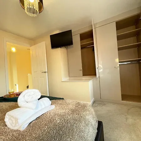 Chic Townhouse Near Old Trafford アパート