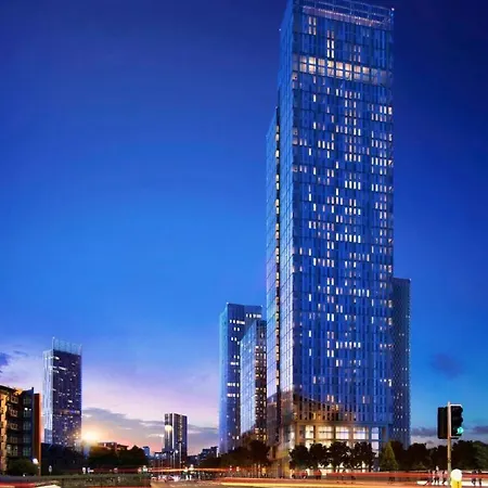 Brand New Luxury Centre 2 Bed Skyline Views