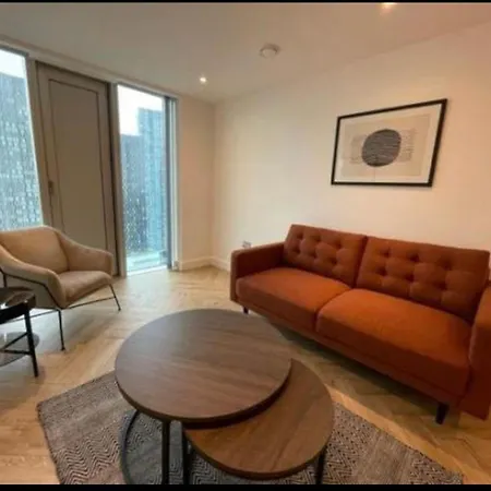 Апартаменты Brand New Luxury Centre 2 Bed Skyline Views *