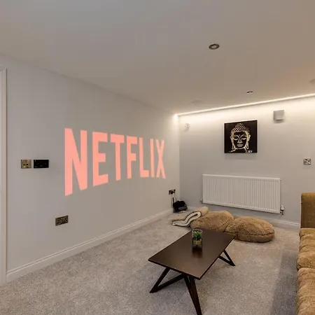 Luxurious 7 Bedroom House In Didsbury, Apartment Manchester