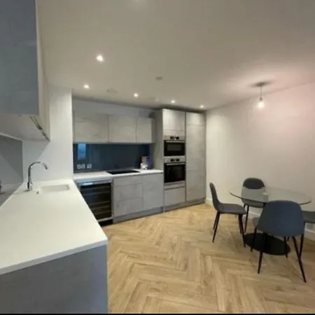 Brand New Luxury Centre 2 Bed Skyline Views Apartment Manchester
