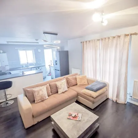 Entired Near Centre M15 * Manchester