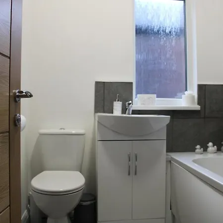 Beautiful, Spacious, Old Trafford Ferienhaus