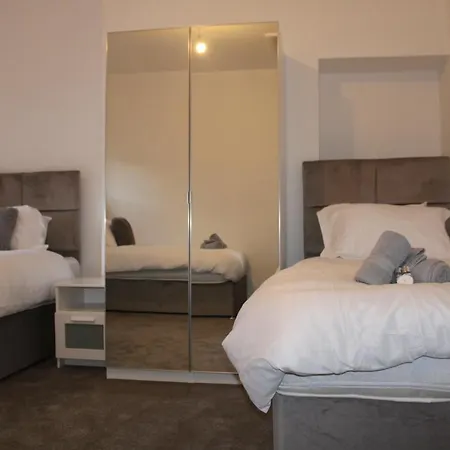 Beautiful, Spacious, Old Trafford Ferienhaus *