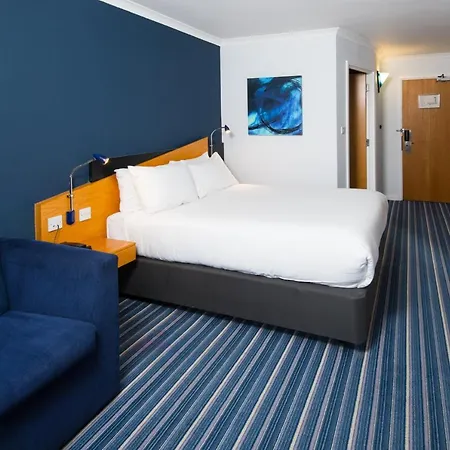 Express East By Ihg Отель