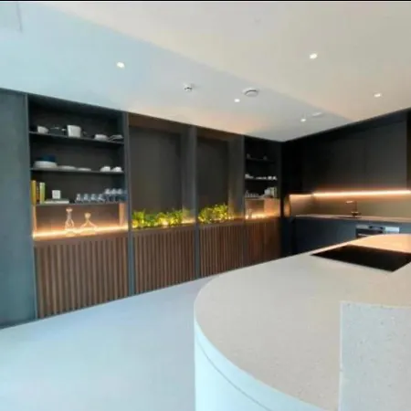 Apartment Brand New Luxury Centre 2 Bed Skyline Views *
