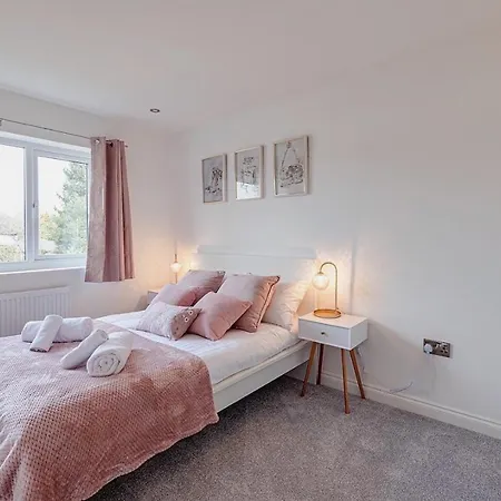 Luxurious 7 Bedroom House In Didsbury, Apartment Manchester