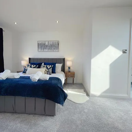 Luxurious 7 Bedroom House In Didsbury, * Manchester