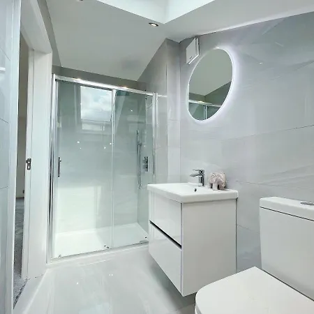 Luxurious 7 Bedroom House In Didsbury, Manchester