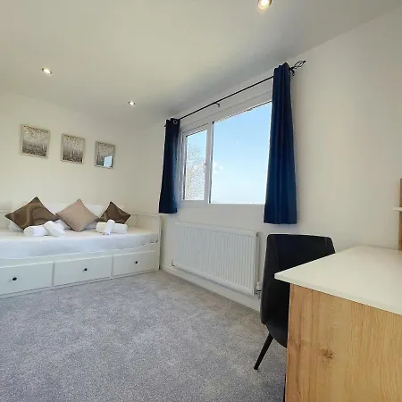 Luxurious 7 Bedroom House In Didsbury, Apartment *