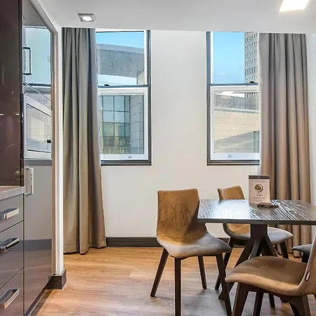 Roomzzz Victoria 4* Mánchester