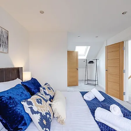 Luxurious 7 Bedroom House In Didsbury, * Manchester
