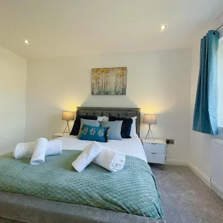 Luxurious 7 Bedroom House In Didsbury, Manchester