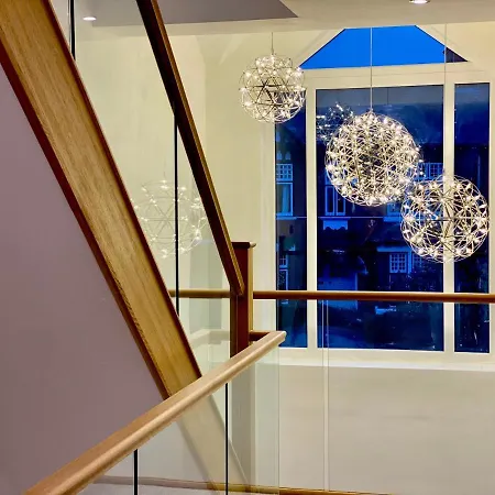 Apartment Luxurious 7 Bedroom House In Didsbury,