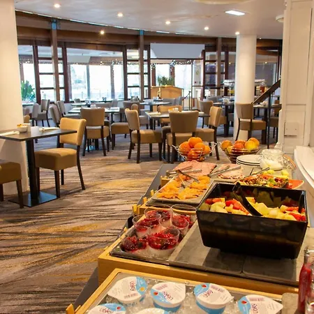 Hotel Copthorne Salford Quays 4*