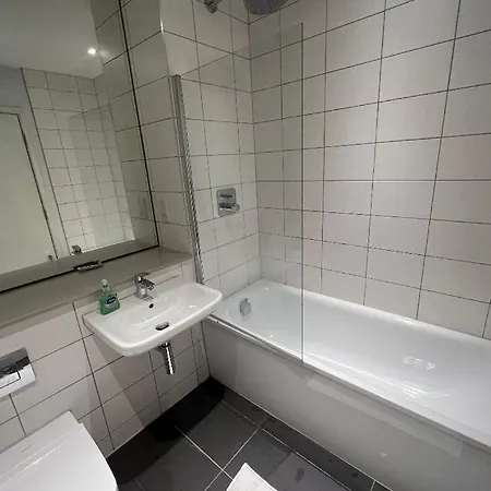Apartment With Balcony Near Victoria Апартаменты *