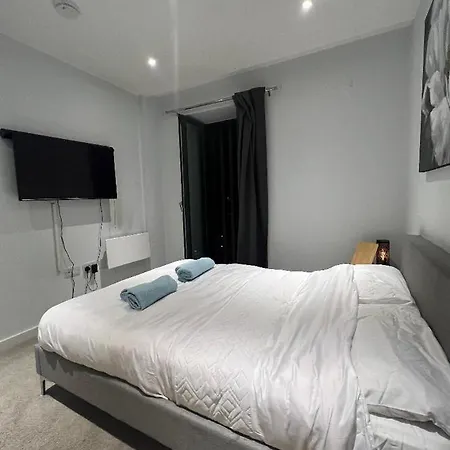 Apartment With Balcony Near Victoria Апартаменты