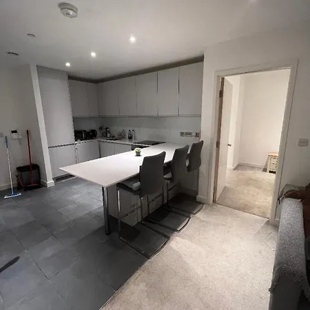 Апартаменты Apartment With Balcony Near Victoria