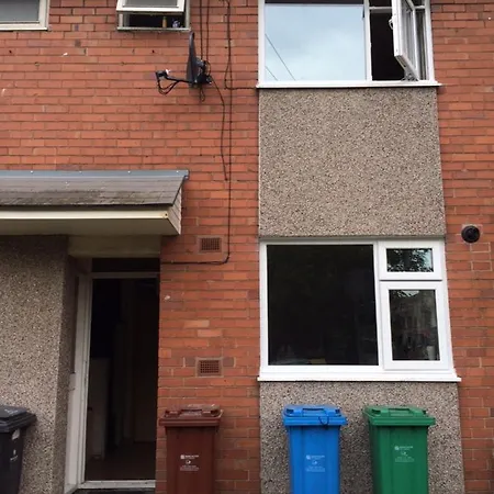 Town House Near Piccadilly Train Station Manchester