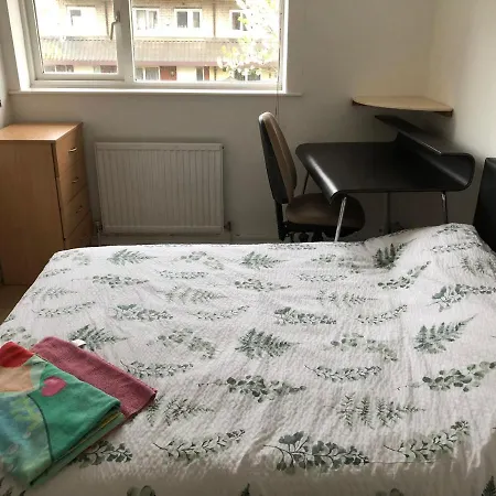 Town House Near Piccadilly Train Station Feriehus