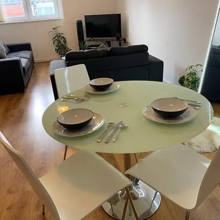 Immaculate 2-Bed Apartment In Manchester Апартаменты Манчестер