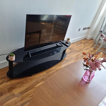 City View 2-Bed Apartment In Manchester 맨체스터