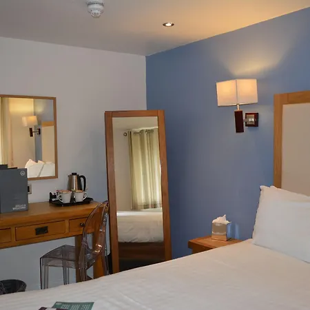 The Waterside And Leisure Club Hotell 3*