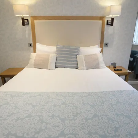 The Waterside And Leisure Club Hotel