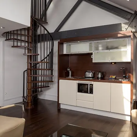 Roomzzz 4* Manchester