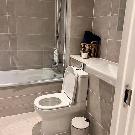 Manchester City Central - 2 Bedroom Apartment With Balcony! Апартаменты