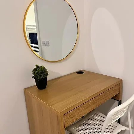 Manchester City Central - 2 Bedroom Apartment With Balcony! Манчестер