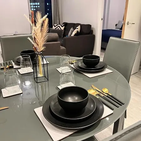 Manchester City Central - 2 Bedroom Apartment With Balcony! Apartment *